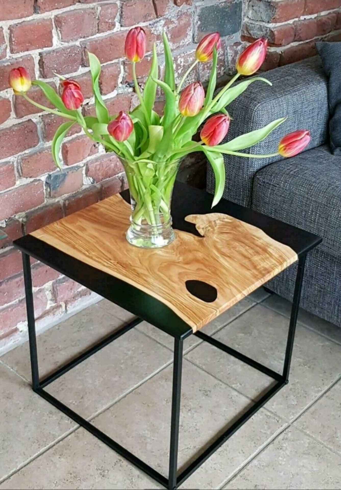 rivertable-epoxidharztisch-epoxy-und-olivenholz